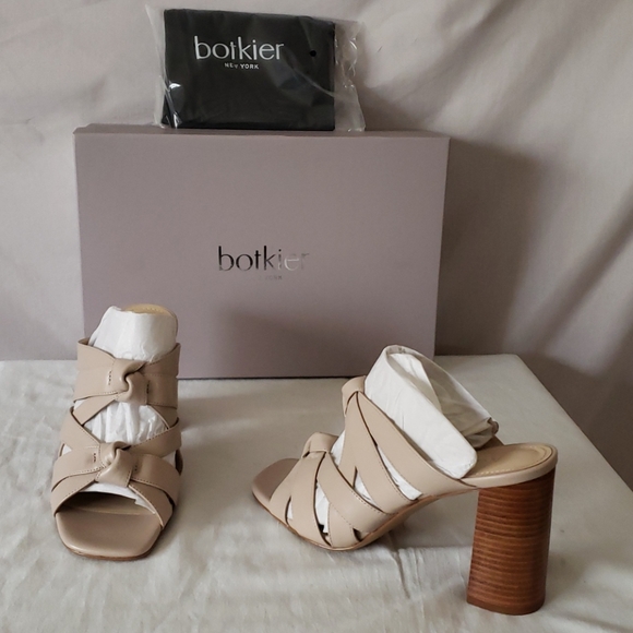 NEW Bossier Raffe Strappy Vamp Sandal